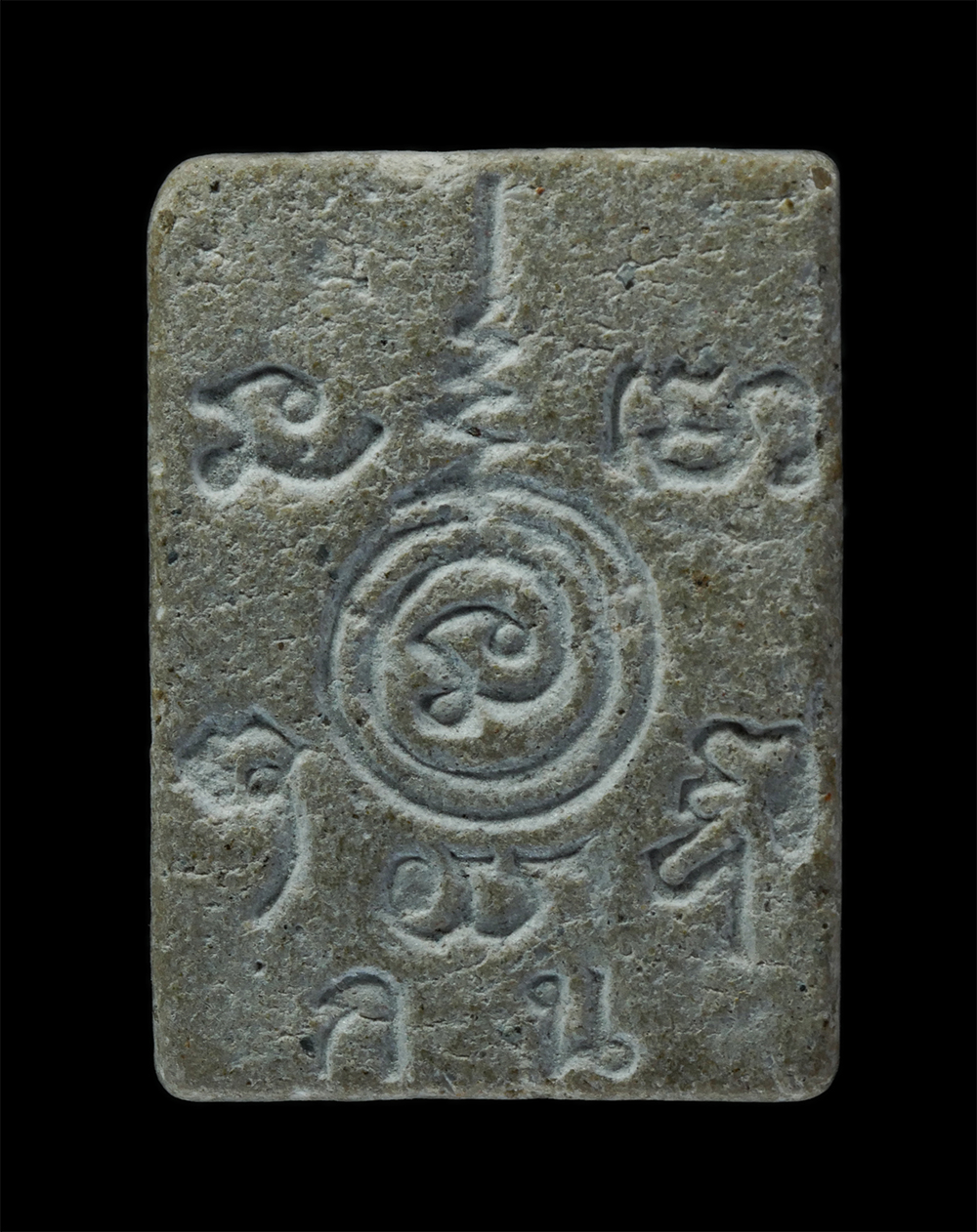 17Aug24 (209)p.jpg - พระผงของขวัญ หลังยันต์ อักษรยอ กน เนื้อผงพุทธคุณ ปิดทอง พระเก่าสวย ไม่ทราบที่(kamulet.in.th) | https://kamulet.in.th